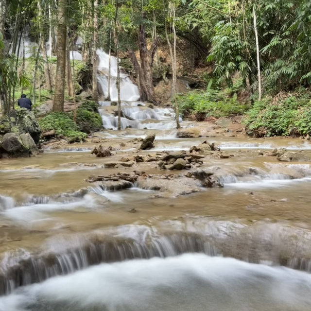 น้ำตกผาตาด จังหวัดกาญจนบุรี