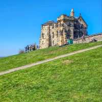 Beautifull location with a stunning 360⁰ view of the city of Edinburgh. It's a bit of a climb to get up there