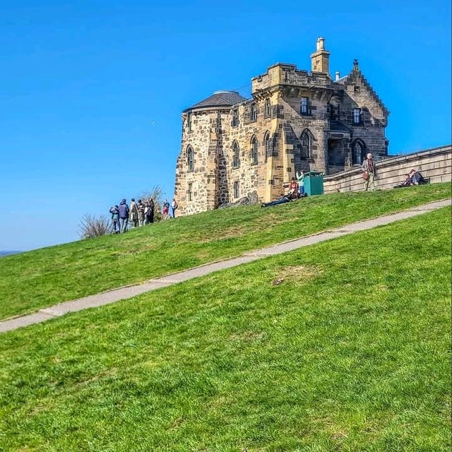 Beautifull location with a stunning 360⁰ view of the city of Edinburgh. It's a bit of a climb to get up there