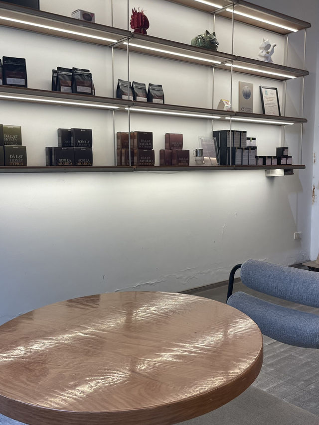 ☕ Care Raaw Hanoi – คาเฟ่ Specialty Coffee กลาง Ol