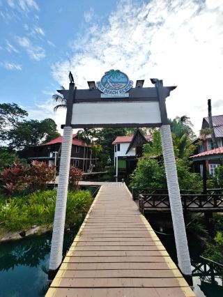 Daytime is the color of the sea, nighttime is a poem of starlight