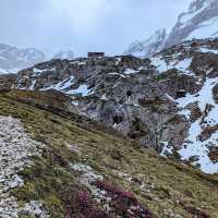 Karlsbader Hütte: Exploring Tyrol’s Mountain Majesty