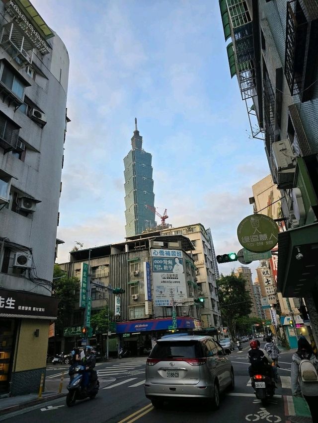 Golden Hour Stroll at Taipei 101: Sunset Vibes & Insta-Worthy Moments 🌇✨ Golden Hour Stroll at Taipei 101: Sunset Vibes & Insta-Worthy Moments 🌇✨