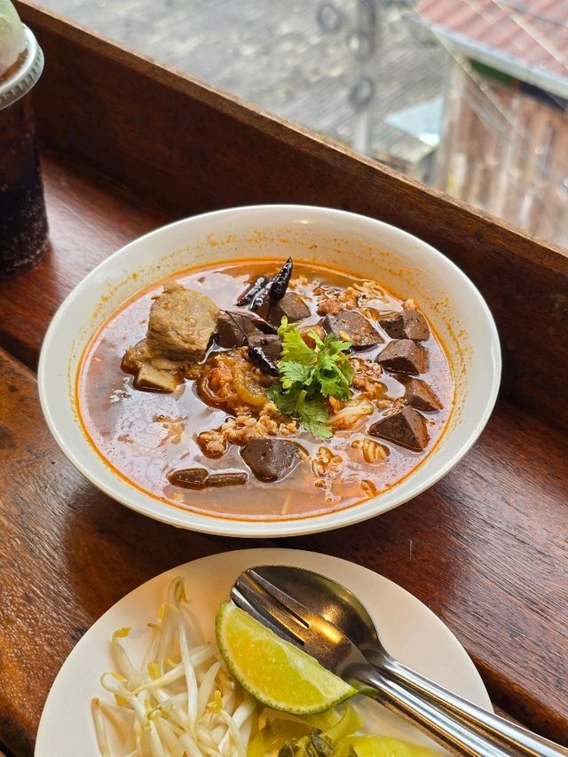 ข้าวซอยกลอยใจ แม่กำปอง ข้าวซอยกลอยใจ แม่กำปอง