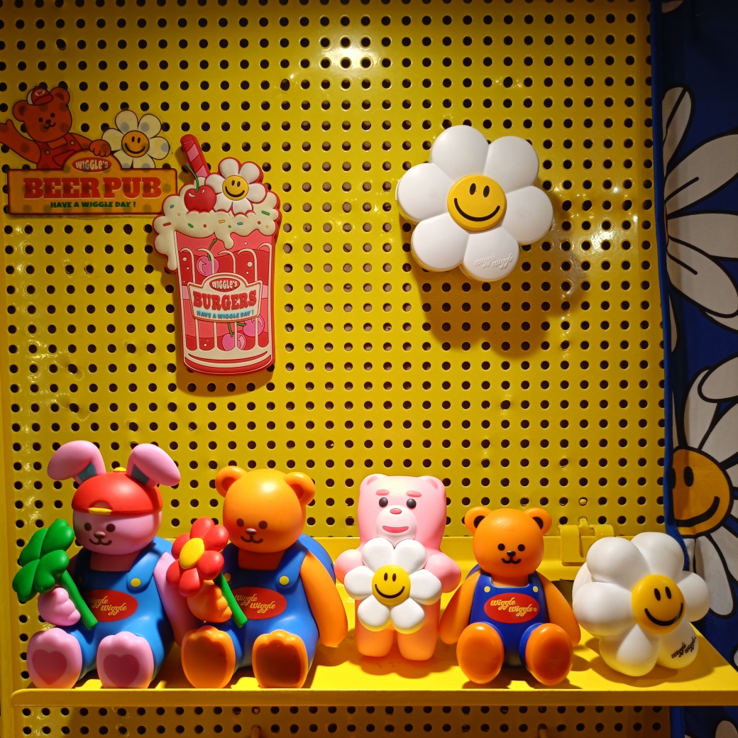 狎鴎亭ロデオにあるカラフルなお店🐻Wiggle Wiggle zip dosan | Trip