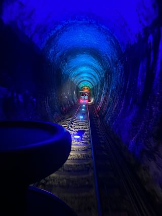 🚲✨ バック・トゥ・ザ・フューチャー：苗里での鉄道アドベンチャー（時空を超えた旅）🌈🚇