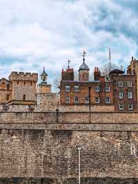 Who lives at the Tower of London?