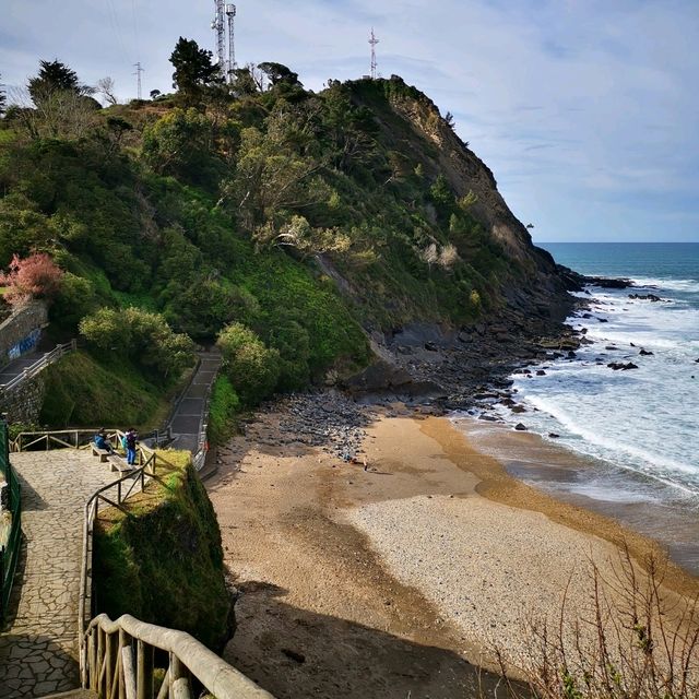 Ribadesella: Coastal Charm and Scenic Beauty