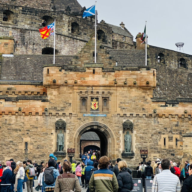 Edinburgh in a Day: Castles, Cobblestones, and Captivating Views