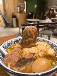 來港必試🍜正宗蘭州牛肉麵 免費續麵啊～
