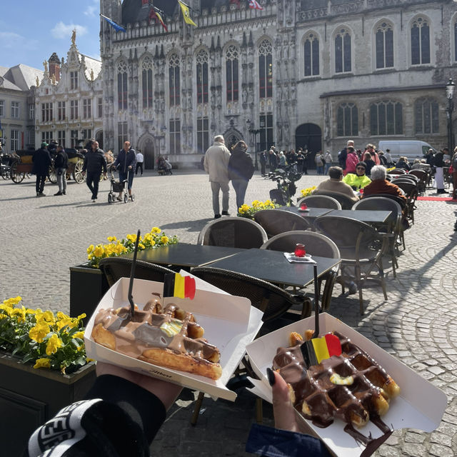 Heavenly waffles in Bruges 🇧🇪  