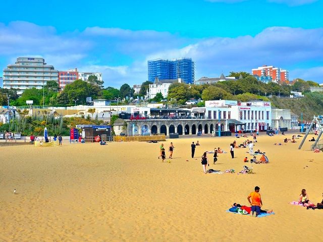Bournemouth Breeze: A Short Escape to the Sea
