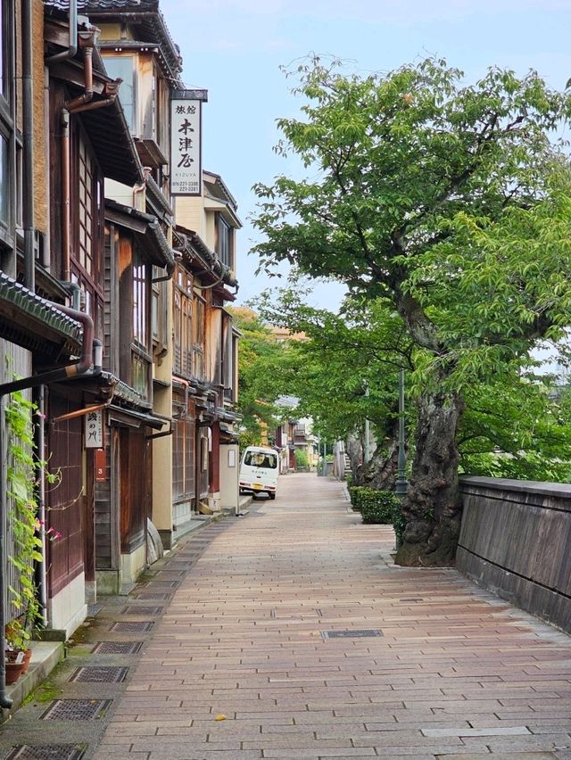 ⛪ Exploring Kanazawa’s Samurai and Geisha Districts: A Journey Through Time