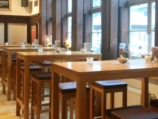 อาหารเยอรมันใน Goslar ที่มีเบียร์ท้องถิ่นให้ชิม