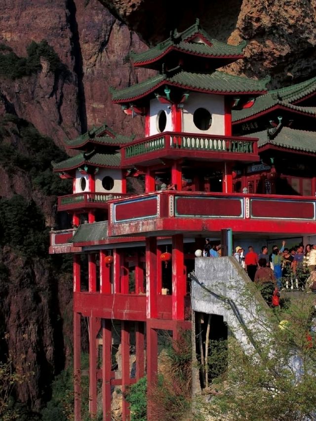 🏯 Lingtong Temple – A Serene Buddhist Haven in Zhangzhou
