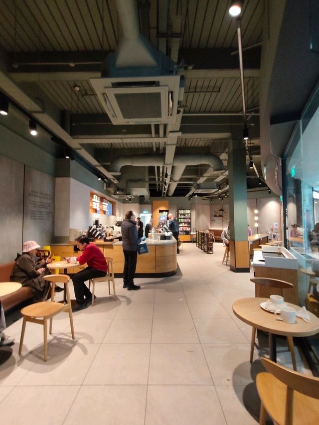 A Quiet Pause in the Heart of the City – Starbucks at Manchester Arndale A Quiet Pause in the Heart of the City – Starbucks at Manchester Arndale