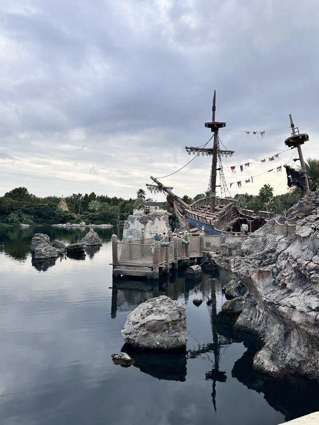 ✨ Step into the magic of Shanghai Disneyland! 🎢🏰💫 ✨ Step into the magic of Shanghai Disneyland! 🎢🏰💫