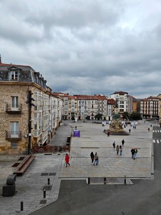 Vitoria-Gasteiz: Almond Streets, Grand Balconies & Legends 🇪🇸🏘️🌳