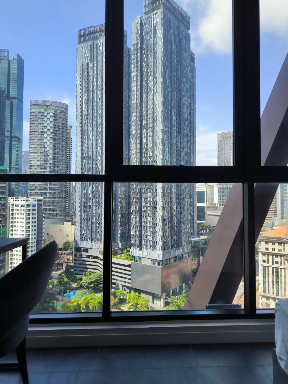 🌇✨ Stunning Scarletz KLCC: Kuala Lumpur apartments with a rooftop pool with views.