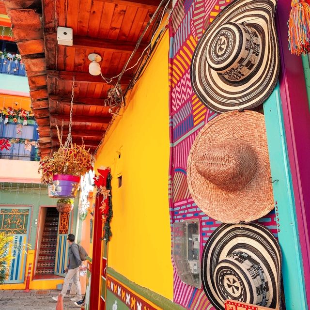 Guatape: Where Colors and Culture Collide 🎨