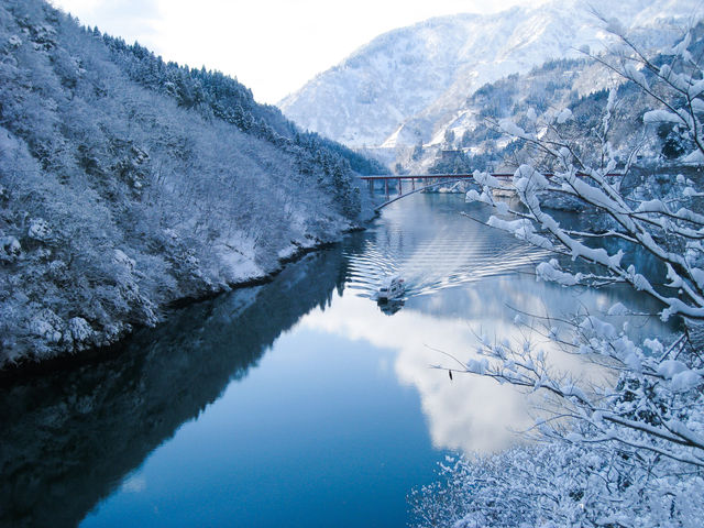 富山冬季熱門觀光路線-莊川遊覽船