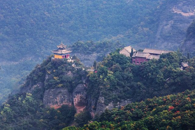 如果你要寫甘肅 就不能只寫甘肅 寫明月出天山 寫春風不度玉門關 寫依稀耳畔蕩駝鈴 寫沙漠與清泉共存