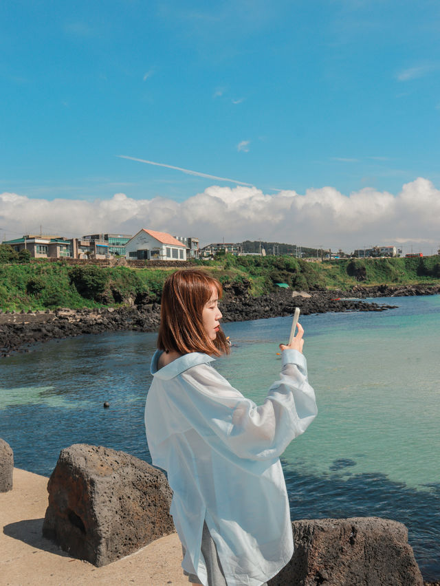 濟州島|晴天涯月的玻璃海真的美爆了