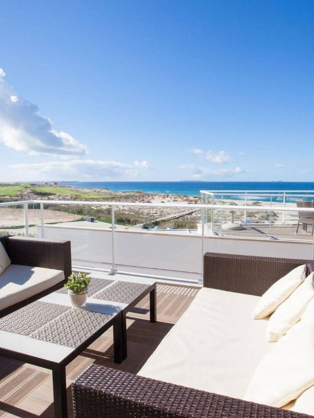 🌊🏨 Unwind in Portugal's Pristine Praia d'El Rey 🏌️‍♂️✨