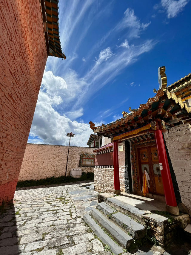 大藏寺｜在拉薩布達拉宮中，一幅“西藏重要寺院”壁畫中亦包括這座大寺。