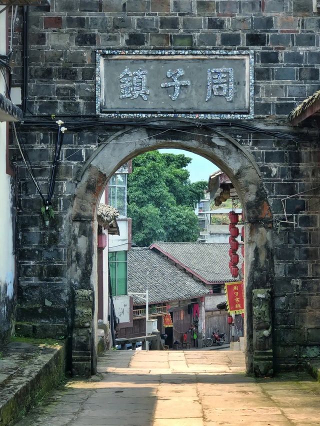 嘉陵江上最後的碼頭古鎮，被評為中國最美小城的周子古鎮。