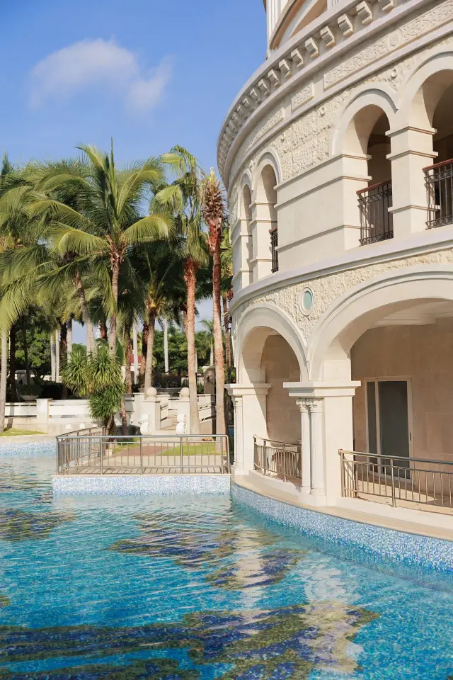 A must-stay! The view is stunning. 