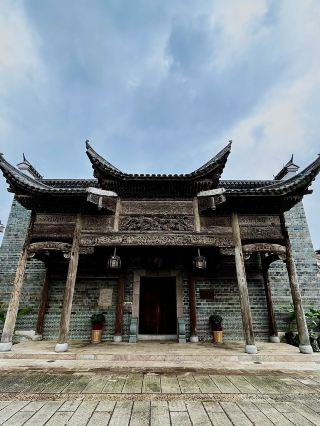절벽의 웅장함 - 무평 사자바위 관광지