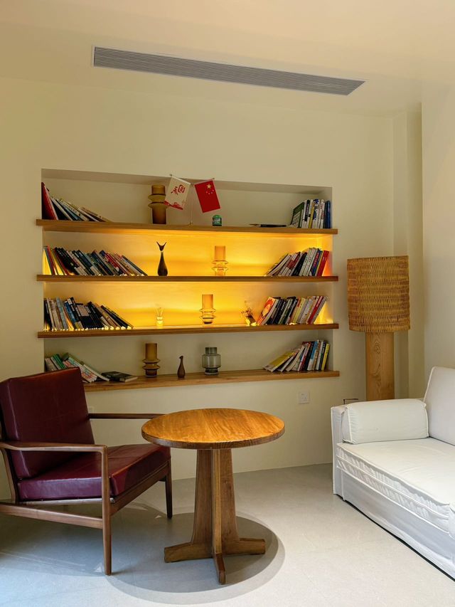 碼住在廬山西海碰上了chao牛的出片民宿～