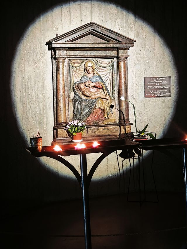 米蘭小眾粗野主義三角教堂 米蘭小眾粗野主義三角教堂