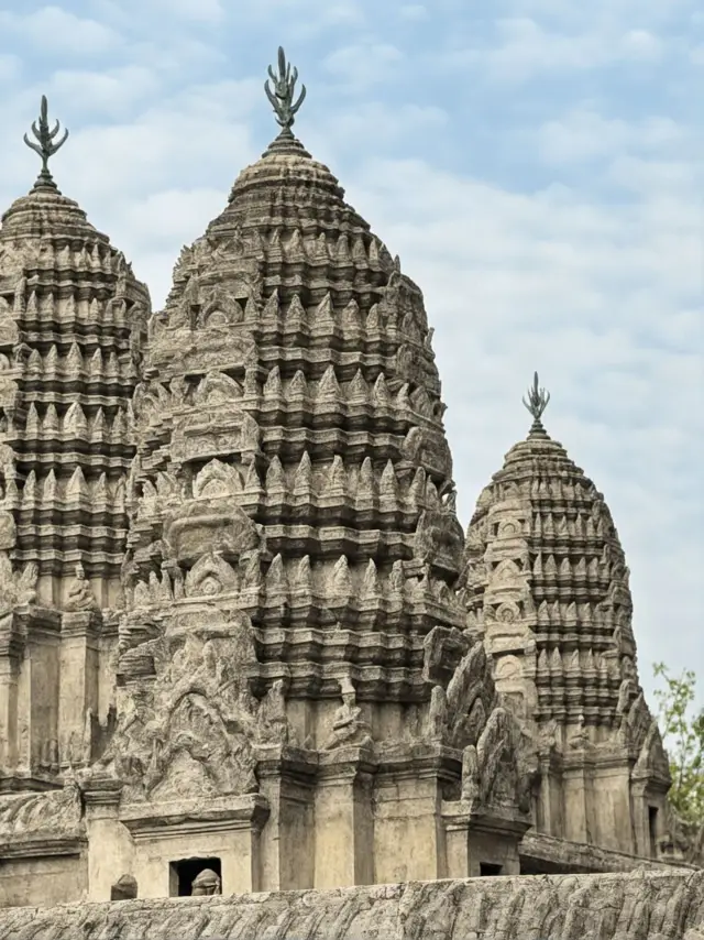 Autumn car rental tours in Thailand bring maximum comfort