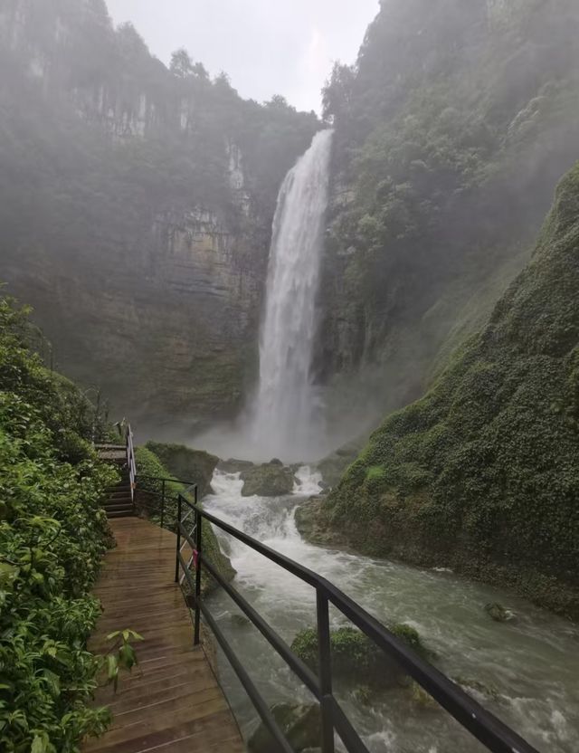 開陽雙絕 天坑極限盪鞦韆 瀑布秘境享清涼