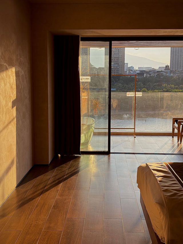 人均百元！版納江景酒店躺看瀾滄江