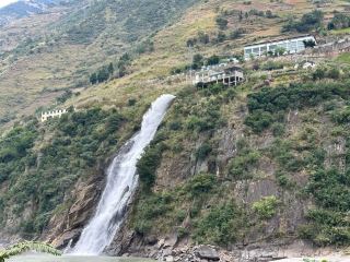 น้ำตกคันดาบนภูเขาตูหลงนั้นงดงามจับใจ! สถานที่ลับเฉพาะในหม่าออนซานแห่งนี้คุ้มค่าแก่การมาเยือน ไม่จำเป็นต้องเบียดเสียดกับผู้คนมากมาย แค่ภาพเดียวก็ช่วยเยียวยาจิตใจได้