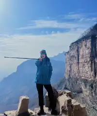 我在南太行女兒梯路線遇到了一棵孤獨的樹