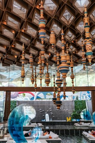 Capturing the breathtaking scenery of Sanya's mountains and sea, the JW Marriott Sanya Seaview Resort & Spa offers unparalleled luxury in a prime location.