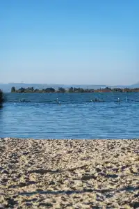 昆明私藏的「洱海平替」 上演白沙灘與富士藍