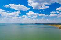 呼倫湖冬日冰封，千里的自然奇觀再現