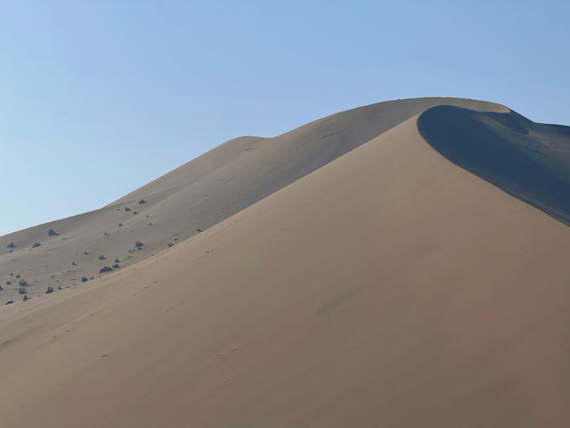 敦煌月牙泉|鳴沙山環抱的沙漠新月 敦煌月牙泉|鳴沙山環抱的沙漠新月