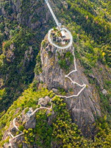 A 2-day, 1-night family hiking guide to Jinyun's ancient architecture and hidden gems during the Spring Festival.