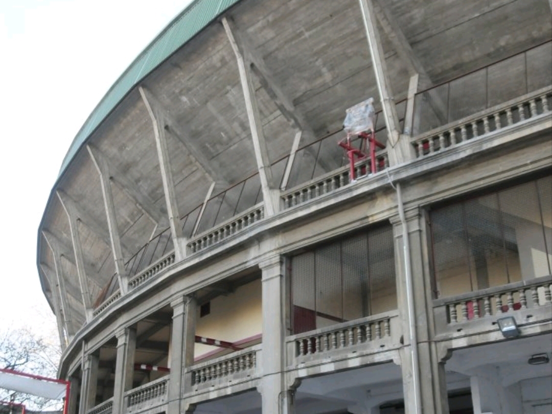 Experience the atmosphere of the Pamplona bullring