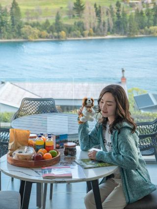 The Queenstown Hotel Everyone Keeps Asking About 🩵 Stay Right in the Scenery!