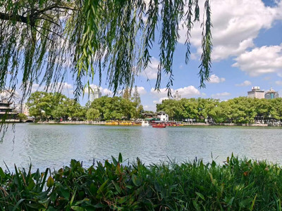 寧波月湖公園は浙江省寧波市海曙区に位置し、国家5A級観光地で、水域
