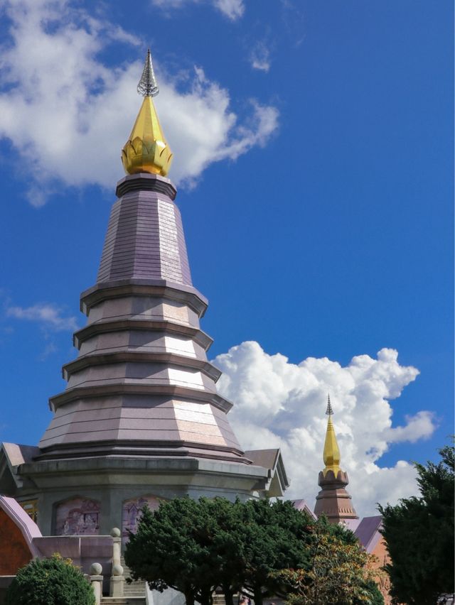 สักการะ องค์พระมหาธาตุคู่พระบารมี บนดอยอินทนนท์