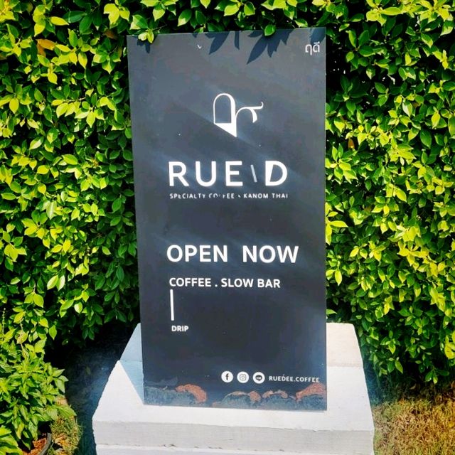 RUE\D specialty coffee × kanom Thai 