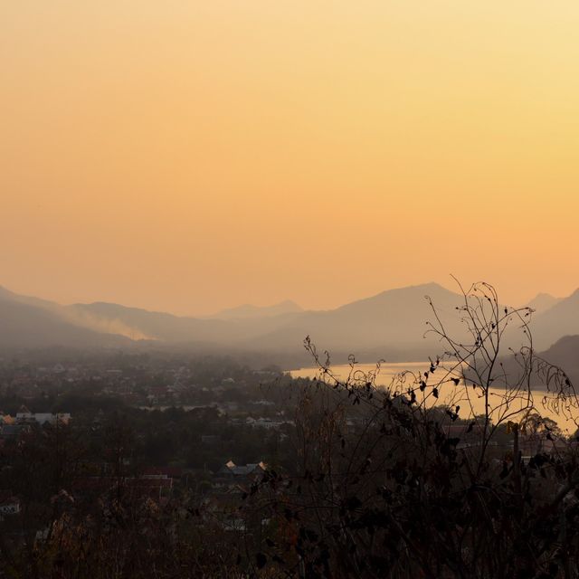 ชมวิวหลวงพระบางแบบ360องศา ณ วัดพระธาตุพูสี 
